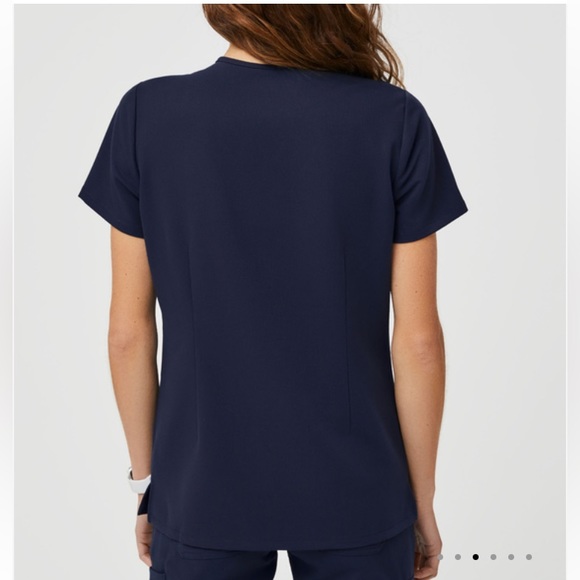 FIGS Classic Scrub Top, size XS - Picture 5 of 12